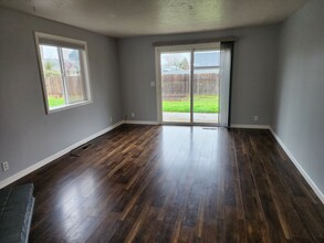 1029-1029 Raffon Ct SE in Salem, OR - Building Photo - Building Photo