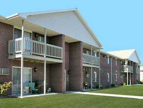 Deerbrook / Deerfield Apartments in Green Bay, WI - Building Photo - Building Photo