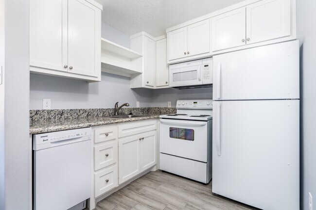 207 N Poplar St in Tomball, TX - Building Photo - Building Photo