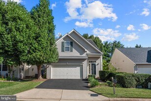 21768 Tottenham Hale Ct in Sterling, VA - Building Photo