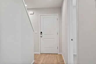 7814 NW Sitka Terrace in Portland, OR - Building Photo - Building Photo