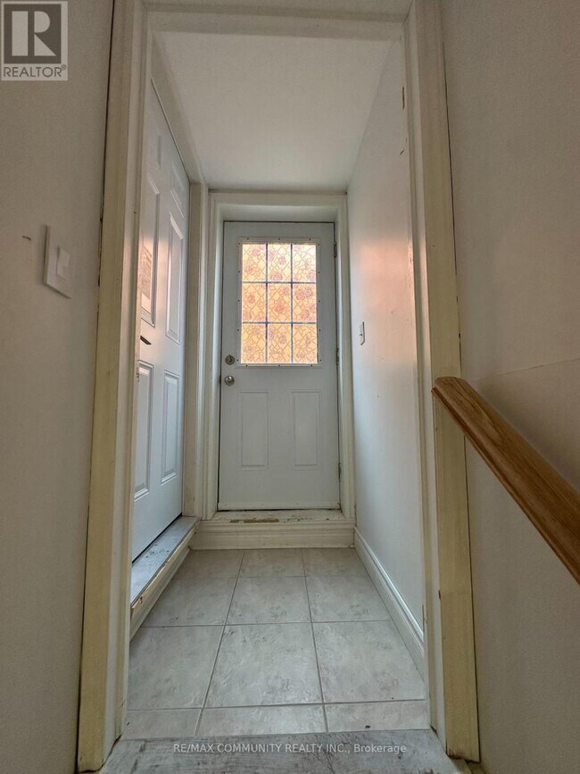 12 Ball Crescent in Whitby, ON - Building Photo - Building Photo