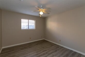 6110 Willis St in Groves, TX - Building Photo - Building Photo