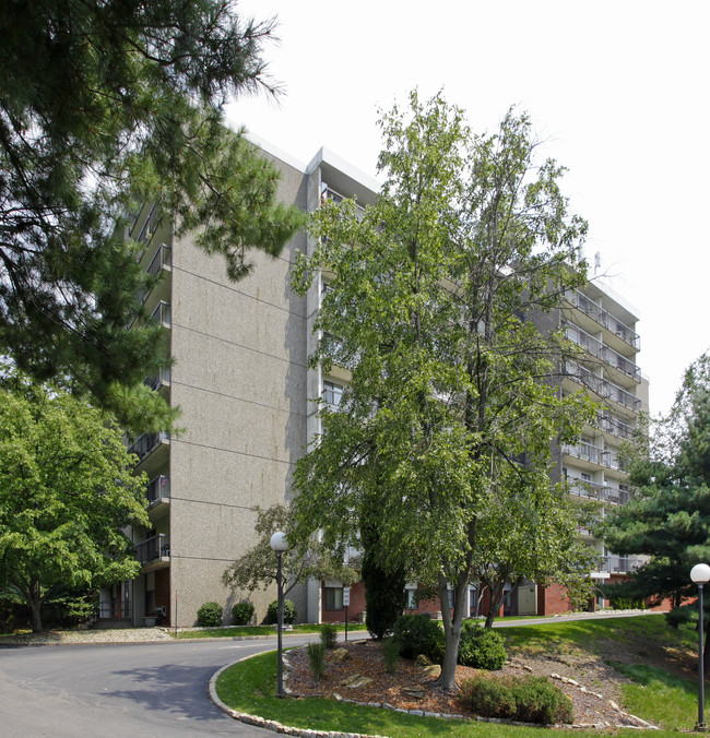 Noble Towers in Pittsburgh, PA - Building Photo - Building Photo