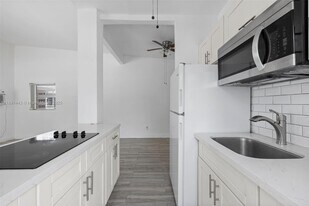 8135 Crespi Blvd in Miami Beach, FL - Building Photo