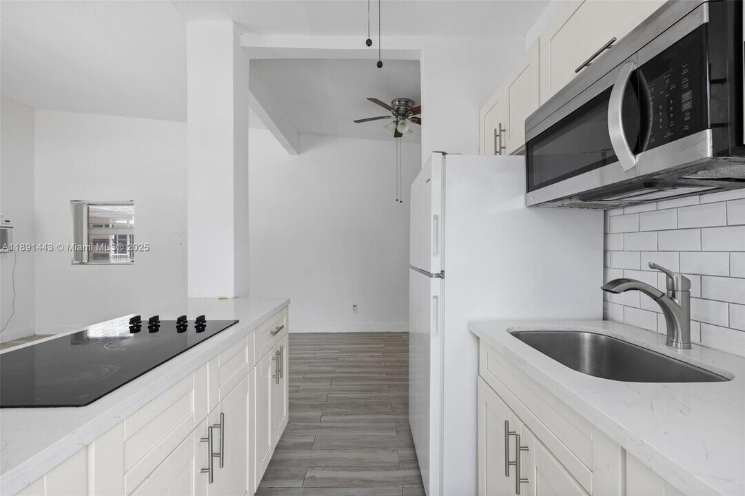 8135 Crespi Blvd in Miami Beach, FL - Building Photo