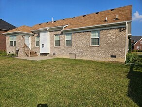 403 Persimmon Dr in Mount Washington, KY - Building Photo - Building Photo