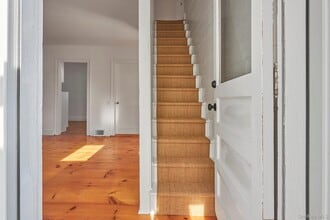 16 Oak St in Rhinebeck, NY - Building Photo - Building Photo