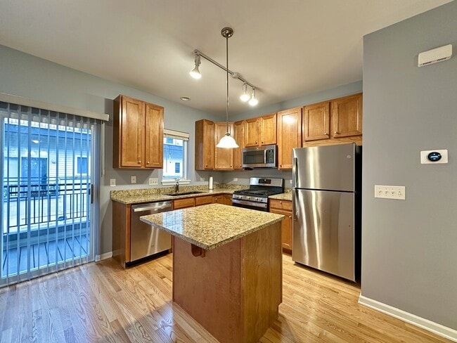 3224 N Kilbourn Ave, Unit 7 in Chicago, IL - Foto de edificio - Building Photo