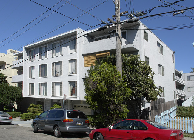 317 Hanover Ave in Oakland, CA - Building Photo - Building Photo