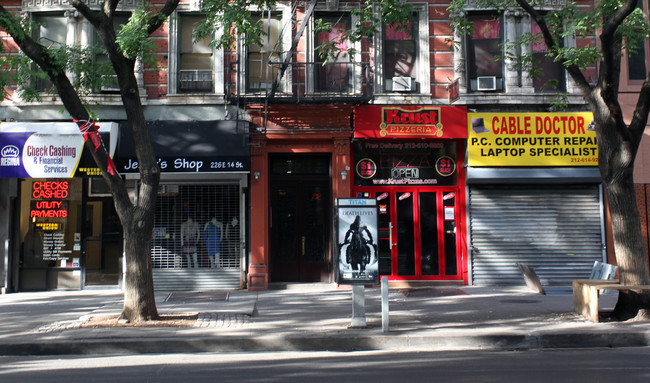 226-228 E 14th St in New York, NY - Foto de edificio - Building Photo