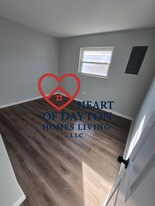 107-107 Gloria Ave in New Lebanon, OH - Building Photo