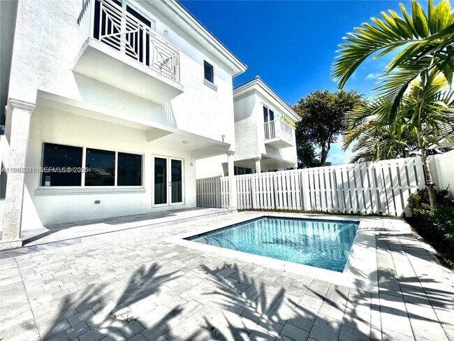 1602 Hayes St in Hollywood, FL - Building Photo - Building Photo