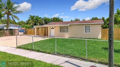 621 NE 44th St in Pompano Beach, FL - Building Photo - Building Photo