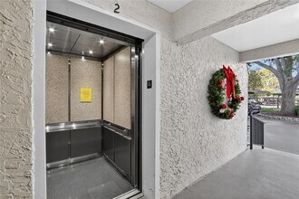 2900 Cove Cay Dr in Clearwater, FL - Building Photo - Building Photo