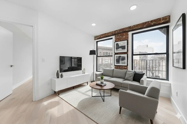 1057 Fulton St, Unit 4A in Brooklyn, NY - Foto de edificio - Building Photo