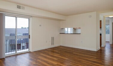 Foxchase in Alexandria, VA - Foto de edificio - Building Photo