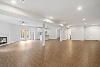 5325 Bennett Brae Pl, Unit HUGE Luxury apartment. in La Plata, MD - Building Photo - Building Photo