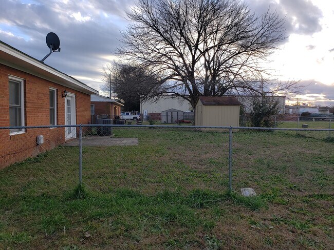 905 Doll St in Fayetteville, NC - Building Photo - Building Photo