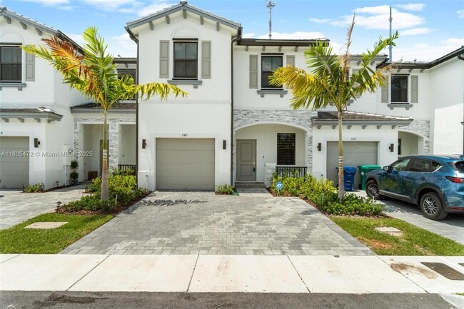 541 NW 204th St in Miami, FL - Building Photo - Building Photo