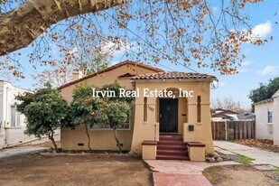 1353 Pine St in Pittsburg, CA - Building Photo