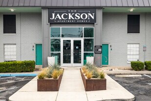 The Jackson Apartments in San Antonio, TX - Building Photo