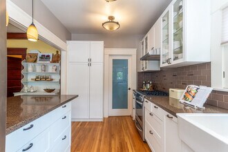 1128 W Lewis St in San Diego, CA - Building Photo - Building Photo