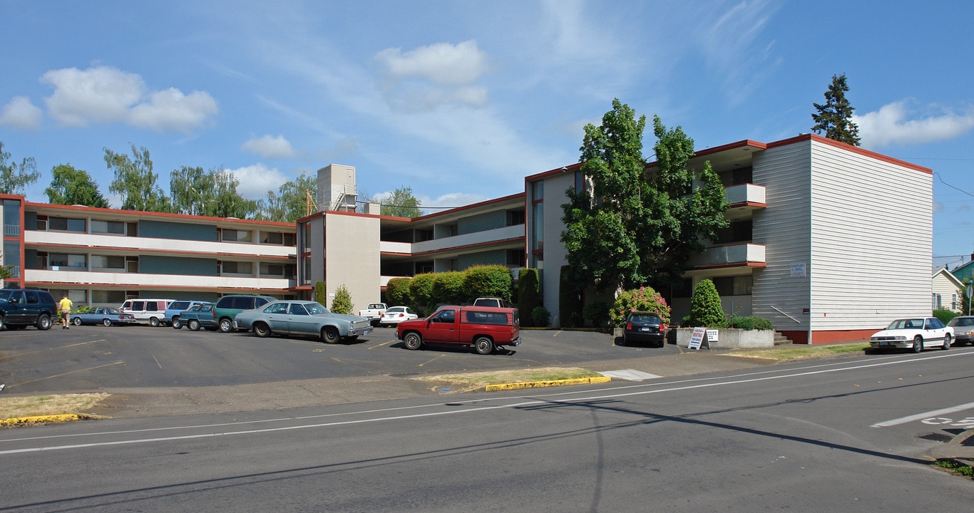 Executive Plaza in Corvallis, OR - Building Photo