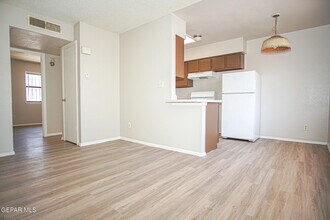 9008 Lawson St in El Paso, TX - Building Photo - Building Photo