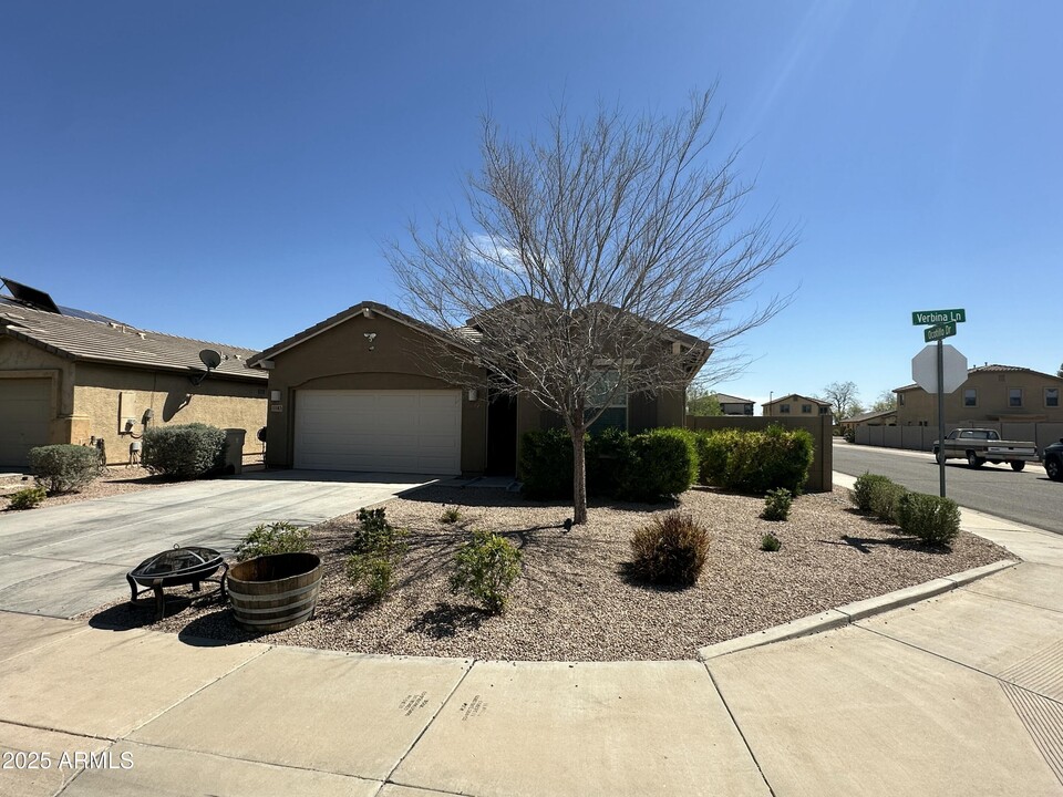 11183 E Verbina Ln in Florence, AZ - Building Photo