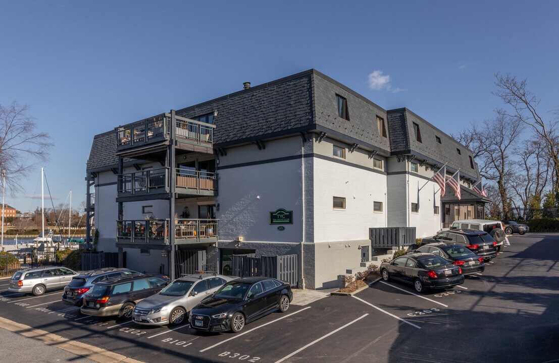 The Yacht Club Condominiums in Annapolis, MD - Building Photo