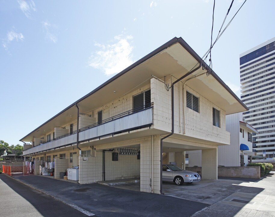 909 Makahiki Way in Honolulu, HI - Building Photo