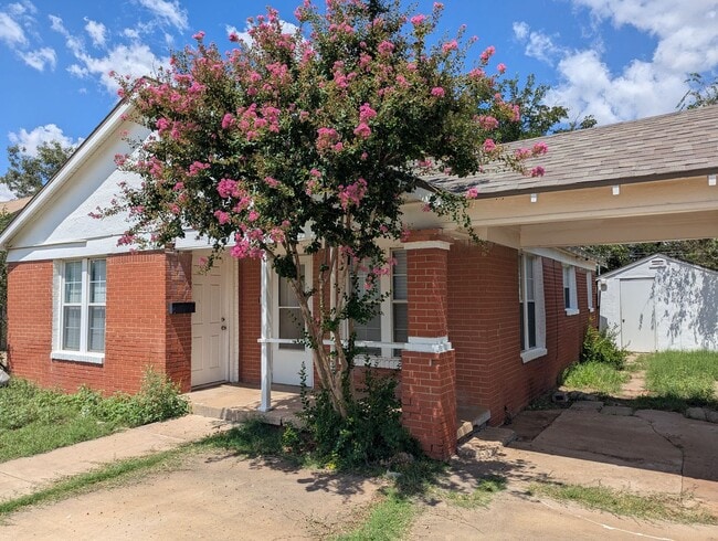 property at 1908 27th St