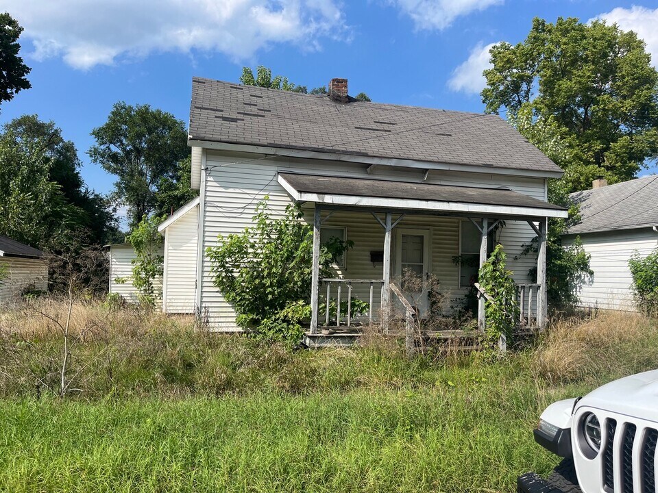 819 May St in Danville, IL - Building Photo