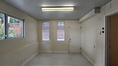 1587 Stayte Rd in White Rock, BC - Building Photo - Building Photo