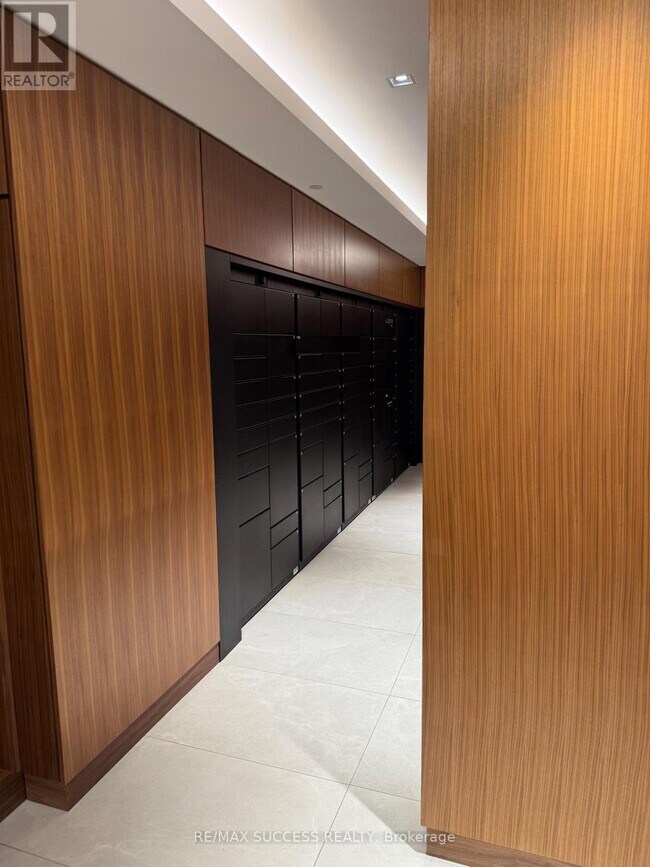 3240 William Coltson Ave in Oakville, ON - Building Photo - Building Photo