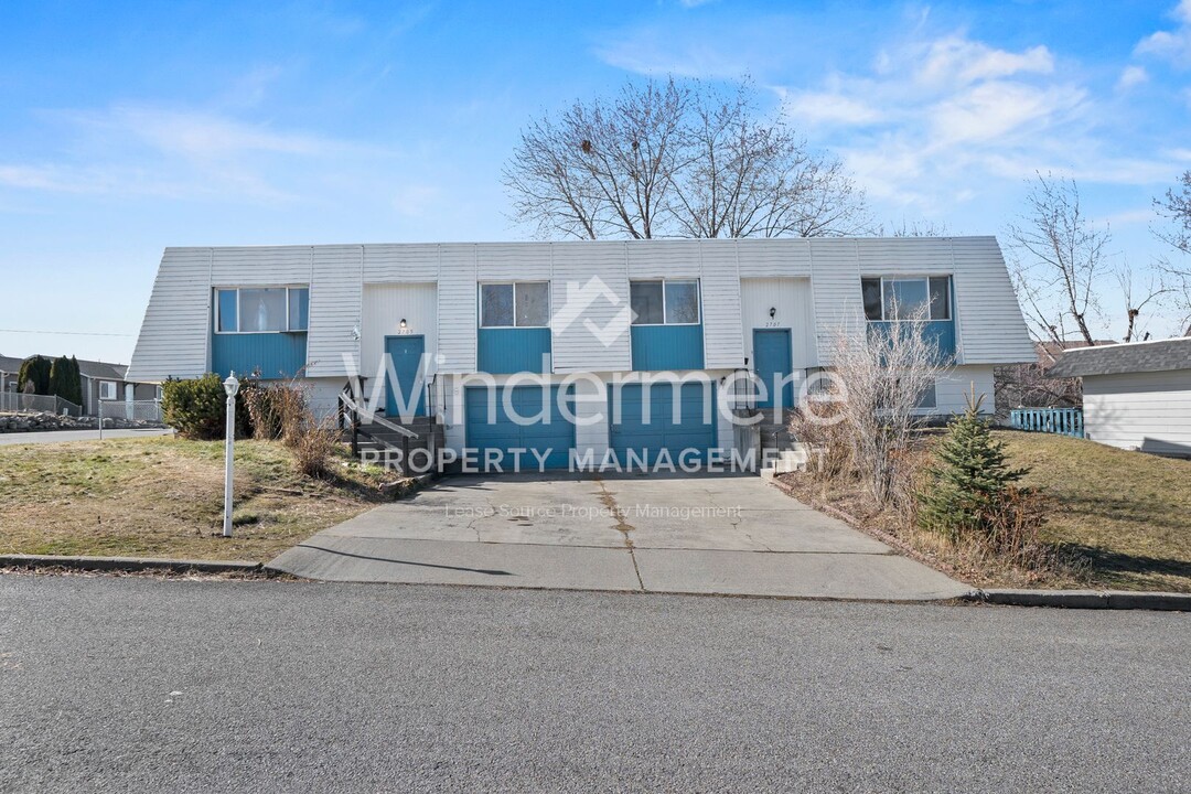 2707 N Gary Laurie Ct in Spokane Valley, WA - Building Photo