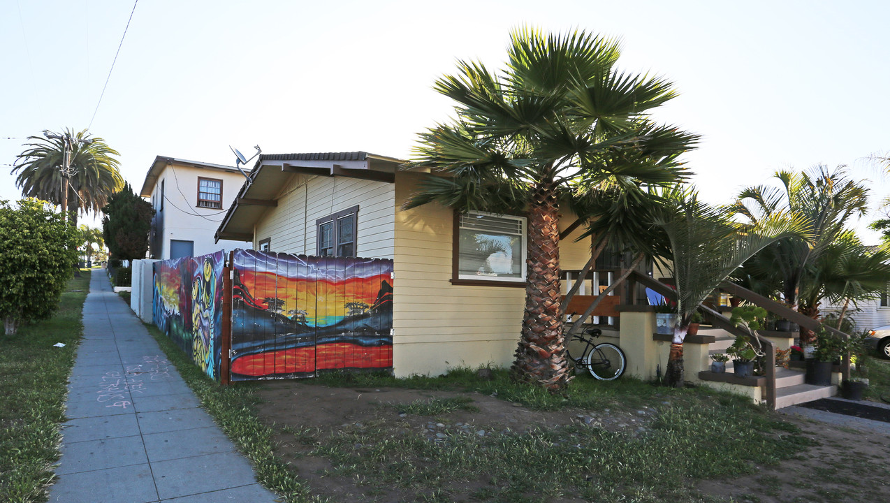 104 S Clementine St in Oceanside, CA - Building Photo