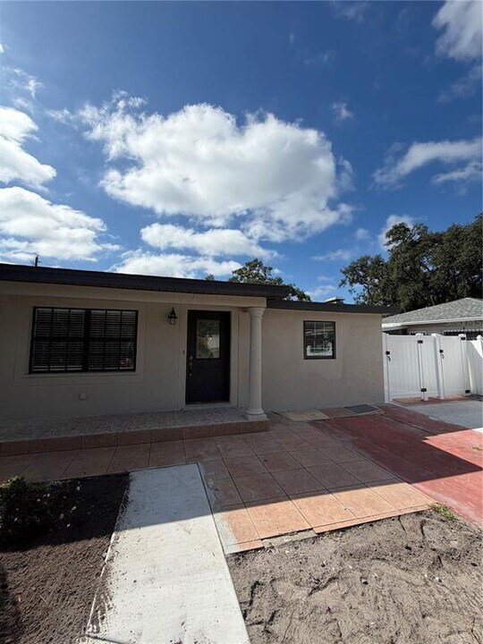1702 W Dempsey Ave in Tampa, FL - Building Photo