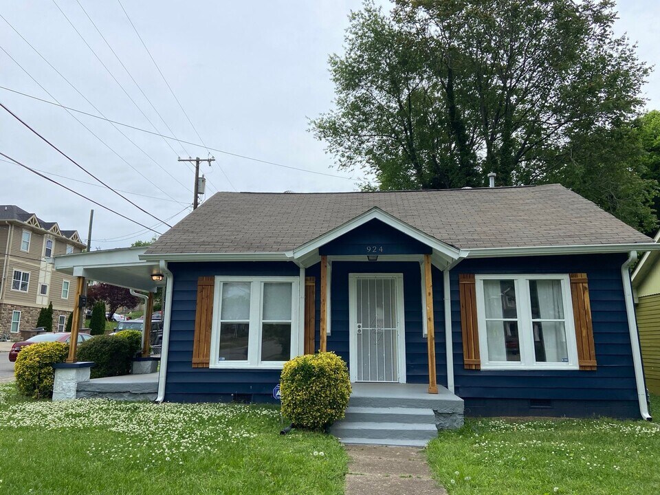 924 Wedgewood Ave in Nashville, TN - Building Photo