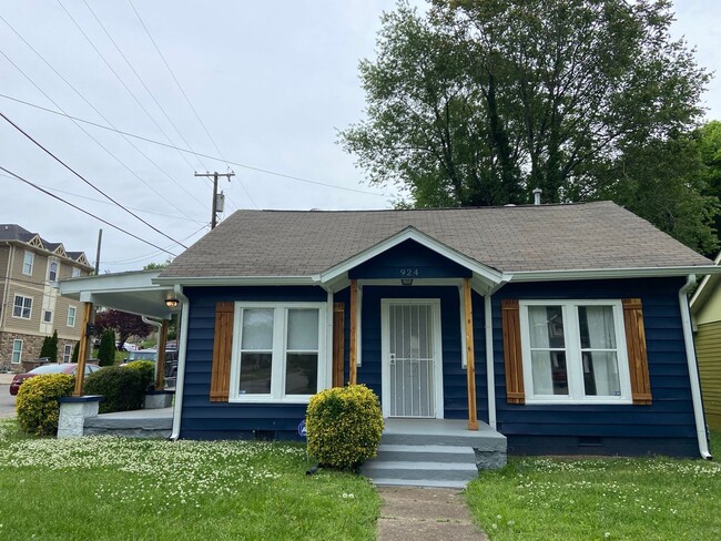 property at 924 Wedgewood Ave