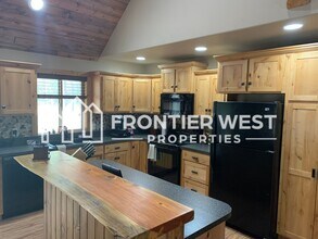 757 Griz Ln in Marion, MT - Building Photo - Building Photo