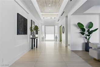 667 Palisade Rim Dr in Henderson, NV - Foto de edificio - Building Photo