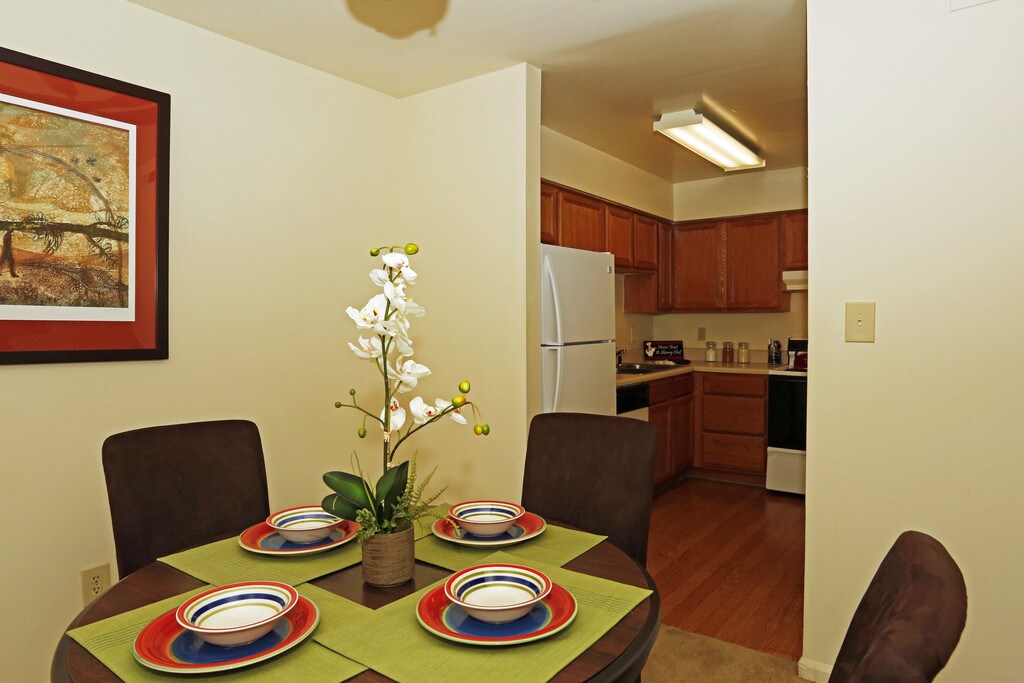 John's Creek Apartments in Hampton, VA