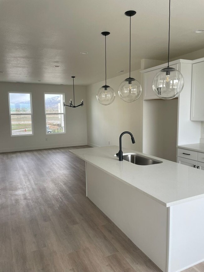property at 1515 W Katelyn Crk Ln