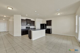 1355 Fall Cover St in New Braunfels, TX - Building Photo - Building Photo