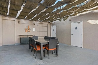 312 W 5th St, Unit 208 in Los Angeles, CA - Building Photo - Building Photo