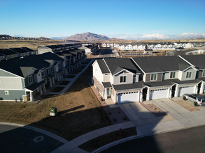 1216 Divide Dr in Santaquin, UT - Building Photo - Building Photo