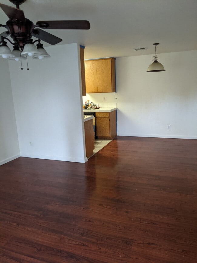 127 Huber Ct in Sacramento, CA - Building Photo - Building Photo