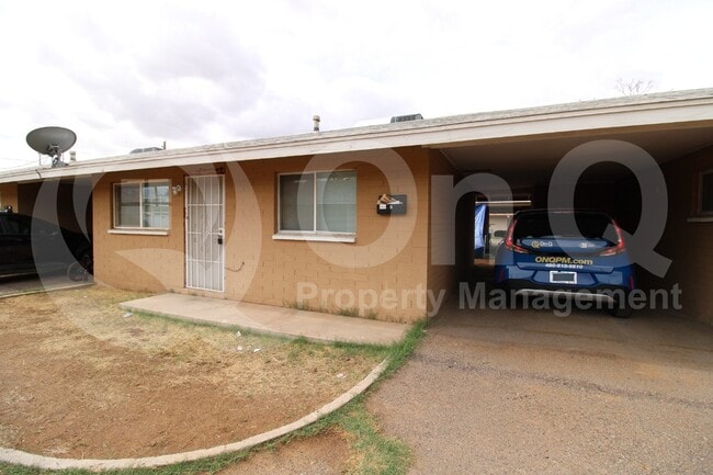 property at 3122 E Hubbell St